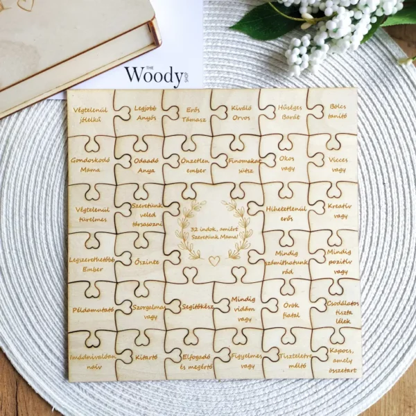 32 db-os natúr színű puzzle-k négyzetben, szív illesztéssel